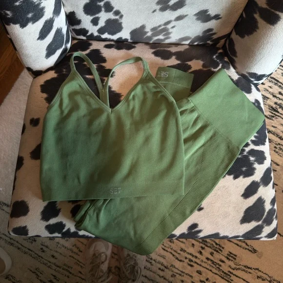 SET Active Green Ribbed Set - Picture 1 of 3